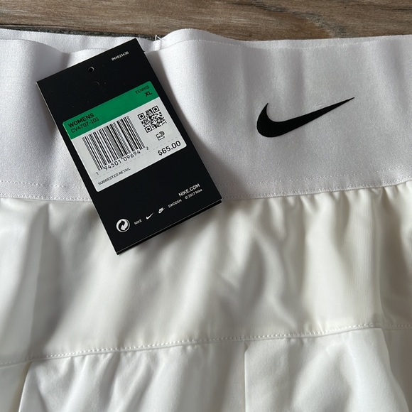 New Nike Tennis Skirt - Picture 2 of 3